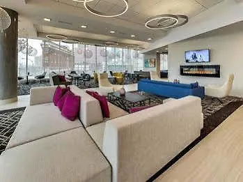 Doubletree By Hilton Edmonton Downtown Hotel